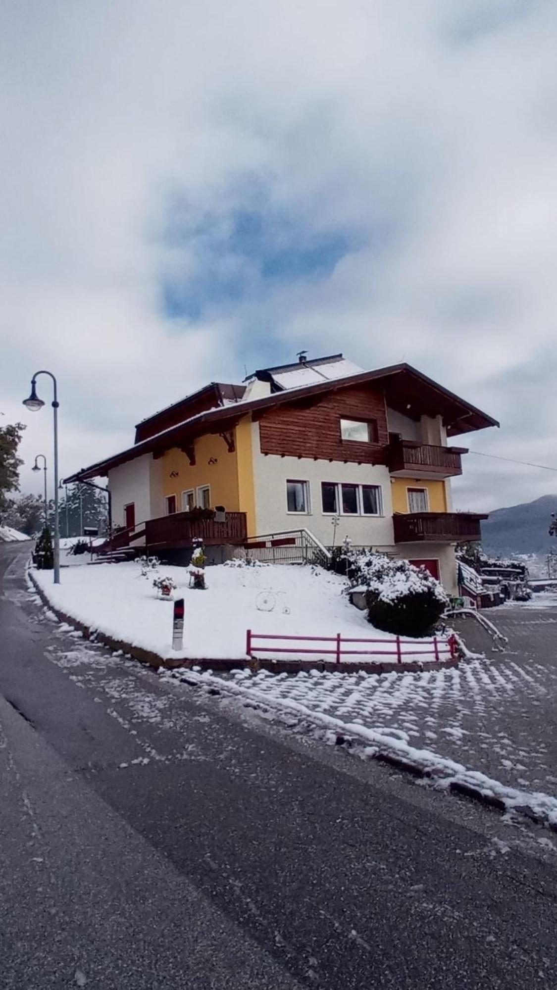 Casa Vacanze A Romeno Exteriör bild