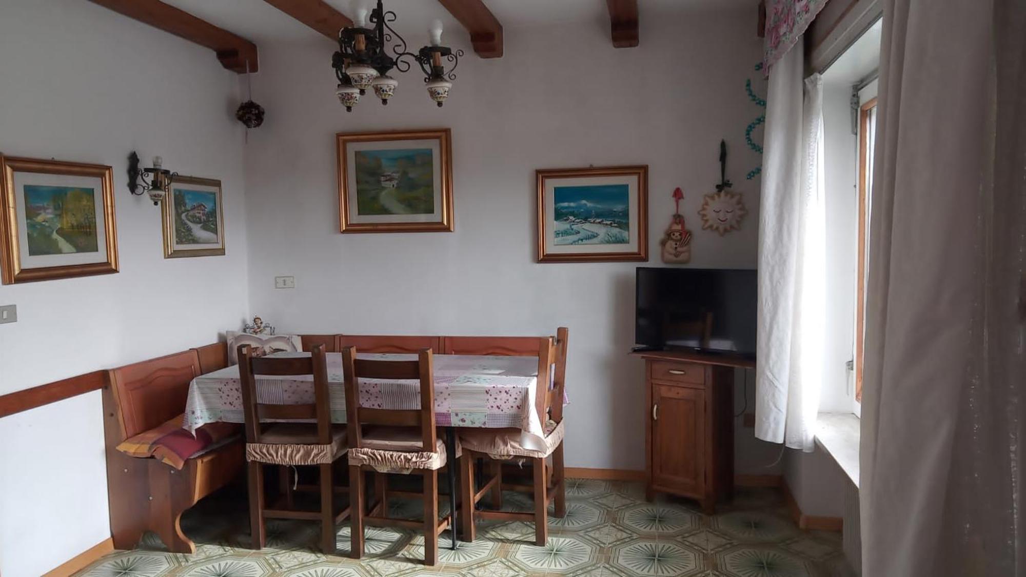 Casa Vacanze A Romeno Exteriör bild